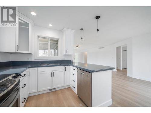 4777 Rockface Road, Kelowna, BC - Indoor Photo Showing Kitchen