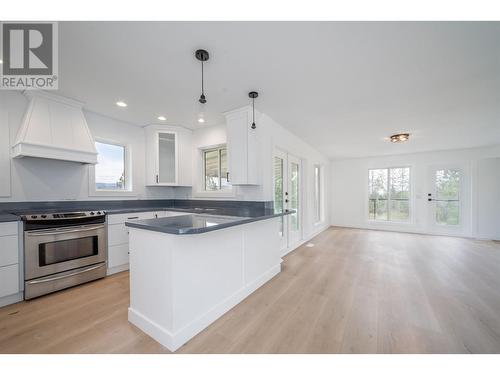 4777 Rockface Road, Kelowna, BC - Indoor Photo Showing Kitchen With Upgraded Kitchen