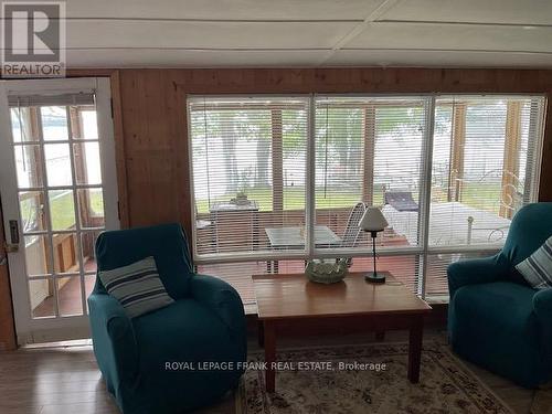 16 Caline Road, Curve Lake First Nation 35 (Curve Lake First Nation), ON - Indoor Photo Showing Living Room