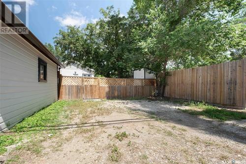 3715 Victoria Avenue, Regina, SK - Outdoor