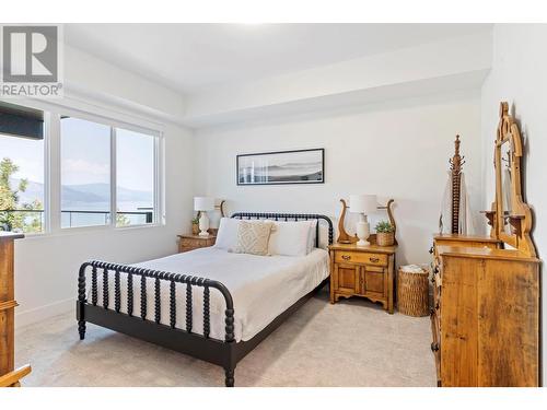 3434 Mckinley Beach Drive Unit# 407, Kelowna, BC - Indoor Photo Showing Bedroom