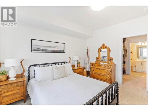 3434 Mckinley Beach Drive Unit# 407, Kelowna, BC - Indoor Photo Showing Bedroom