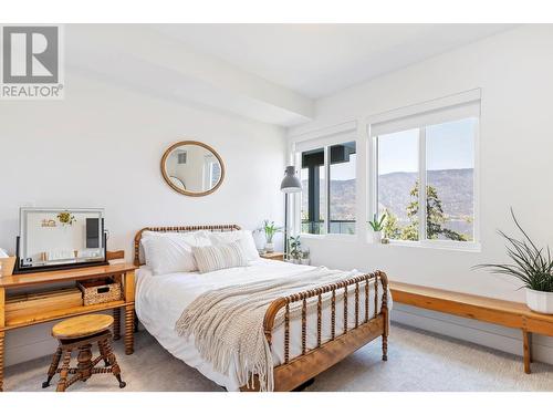 3434 Mckinley Beach Drive Unit# 407, Kelowna, BC - Indoor Photo Showing Bedroom