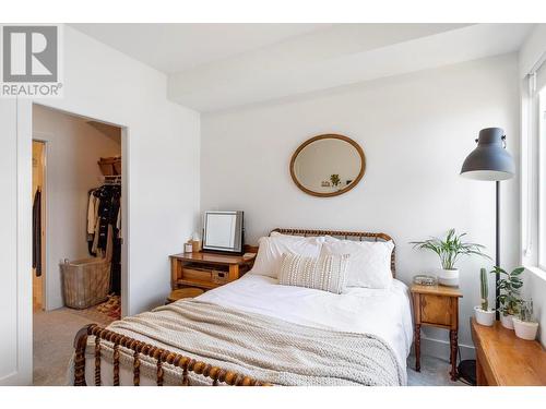 3434 Mckinley Beach Drive Unit# 407, Kelowna, BC - Indoor Photo Showing Bedroom