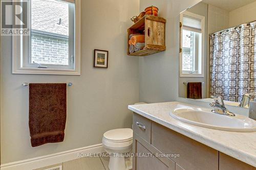 233 Wedgewood Drive E, Woodstock, ON - Indoor Photo Showing Bathroom