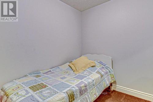 233 Wedgewood Drive E, Woodstock, ON - Indoor Photo Showing Bedroom