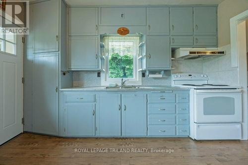 7889 Fairview Road, Central Elgin, ON - Indoor Photo Showing Kitchen With Double Sink