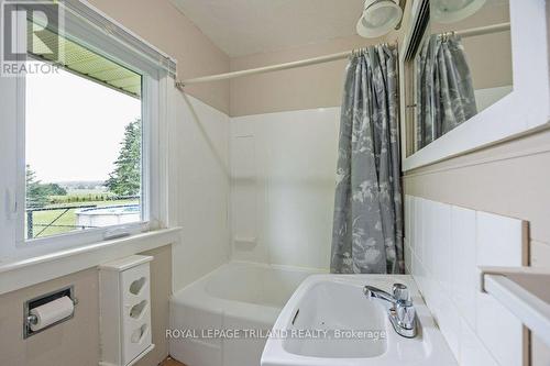 7889 Fairview Road, Central Elgin, ON - Indoor Photo Showing Bathroom