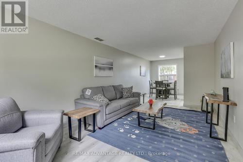 2 - 271 Thames Street, Ingersoll (Ingersoll - North), ON - Indoor Photo Showing Living Room