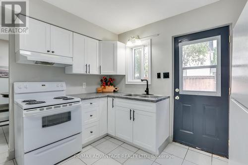 2 - 271 Thames Street, Ingersoll (Ingersoll - North), ON - Indoor Photo Showing Kitchen With Double Sink