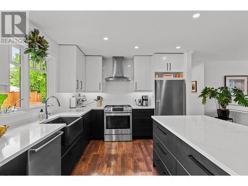 306 Yates Road, Kelowna, BC - Indoor Photo Showing Kitchen With Stainless Steel Kitchen With Upgraded Kitchen