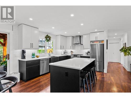 306 Yates Road, Kelowna, BC - Indoor Photo Showing Kitchen With Stainless Steel Kitchen With Upgraded Kitchen