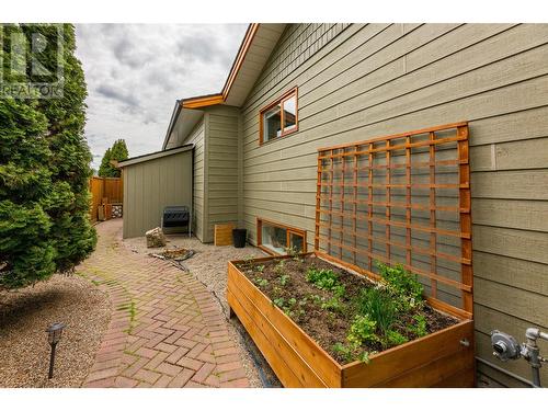 306 Yates Road, Kelowna, BC - Outdoor With Exterior