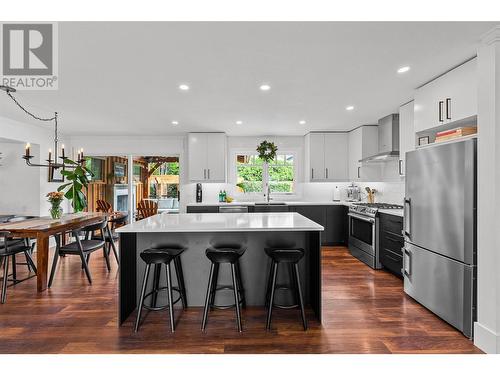 306 Yates Road, Kelowna, BC - Indoor Photo Showing Kitchen With Stainless Steel Kitchen With Upgraded Kitchen