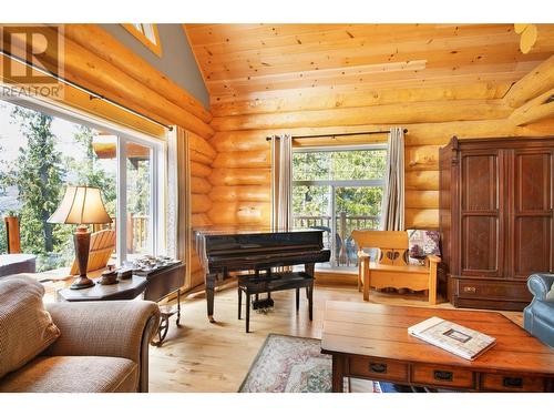 63 Walker Road, Enderby, BC - Indoor Photo Showing Living Room