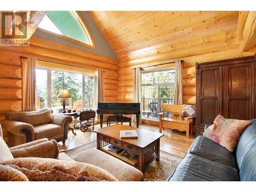 63 Walker Road, Enderby, BC - Indoor Photo Showing Living Room