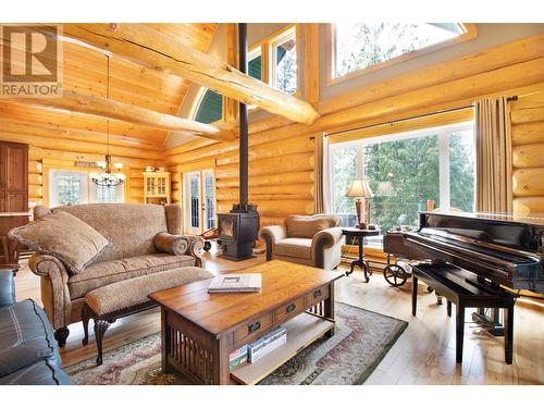 63 Walker Road, Enderby, BC - Indoor Photo Showing Living Room