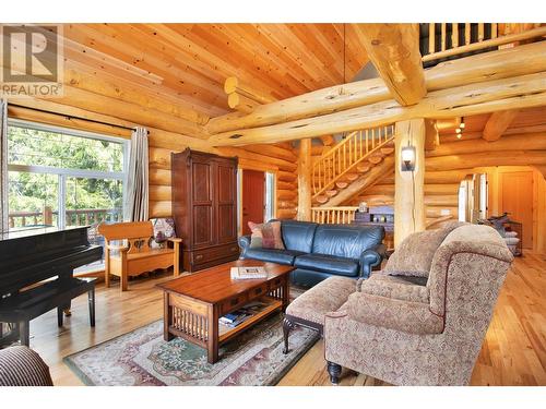 63 Walker Road, Enderby, BC - Indoor Photo Showing Living Room