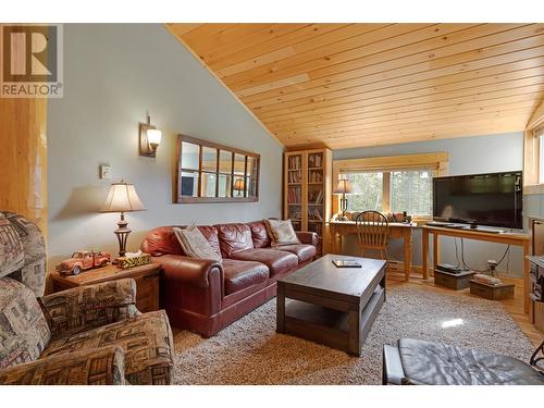 63 Walker Road, Enderby, BC - Indoor Photo Showing Living Room