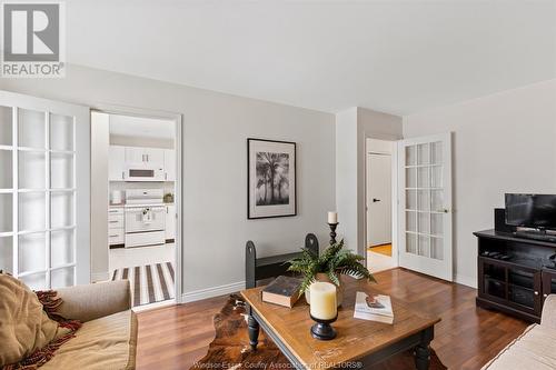 1071 St Louis Avenue, Windsor, ON - Indoor Photo Showing Living Room