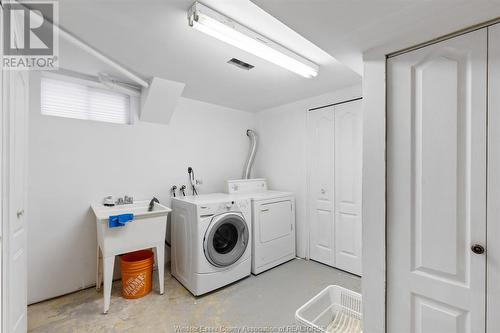 1071 St Louis Avenue, Windsor, ON - Indoor Photo Showing Laundry Room