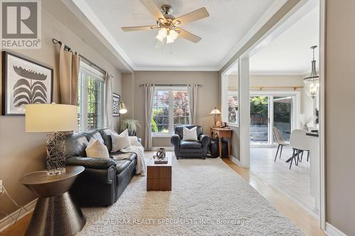 3136 Baron Drive, Mississauga (Churchill Meadows), ON - Indoor Photo Showing Living Room