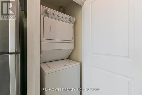 618 - 2522 Keele Street, Toronto (Maple Leaf), ON - Indoor Photo Showing Laundry Room