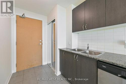 618 - 2522 Keele Street, Toronto (Maple Leaf), ON - Indoor Photo Showing Kitchen With Double Sink