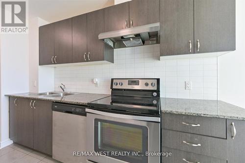 618 - 2522 Keele Street, Toronto (Maple Leaf), ON - Indoor Photo Showing Kitchen