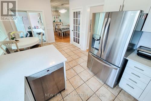 20 Pentland Road S, Hamilton (Waterdown), ON - Indoor Photo Showing Kitchen