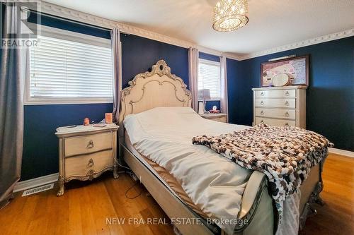 20 Pentland Road S, Hamilton (Waterdown), ON - Indoor Photo Showing Bedroom