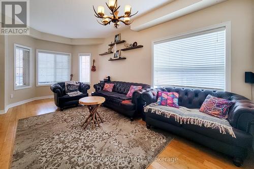 20 Pentland Road S, Hamilton (Waterdown), ON - Indoor Photo Showing Living Room