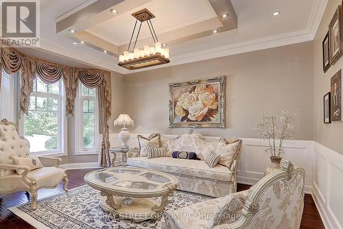 23 Pine Ridge Avenue, Vaughan (East Woodbridge), ON - Indoor Photo Showing Living Room