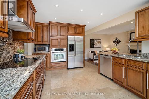 20 Hare Court, Markham (Old Markham Village), ON - Indoor Photo Showing Kitchen With Upgraded Kitchen