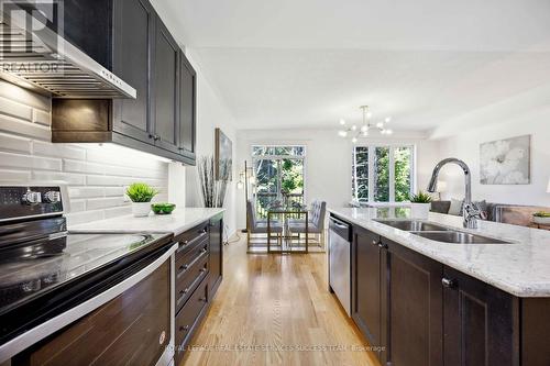 92 Radial Drive, Aurora, ON - Indoor Photo Showing Kitchen With Double Sink With Upgraded Kitchen