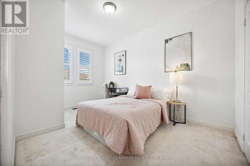 92 Radial Drive, Aurora, ON - Indoor Photo Showing Bedroom