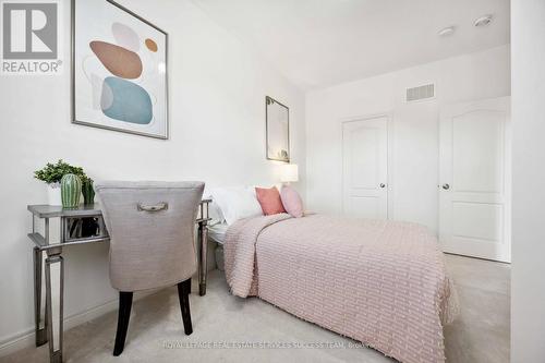 92 Radial Drive, Aurora, ON - Indoor Photo Showing Bedroom