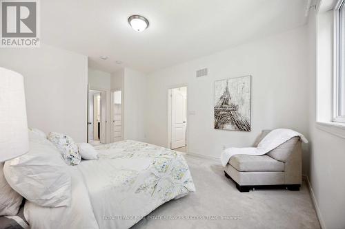 92 Radial Drive, Aurora, ON - Indoor Photo Showing Bedroom