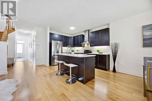 92 Radial Drive, Aurora, ON - Indoor Photo Showing Kitchen With Upgraded Kitchen