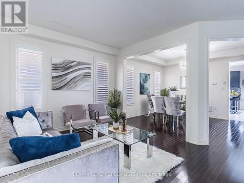 6 Divinity Circle, Brampton (Northwest Brampton), ON - Indoor Photo Showing Living Room