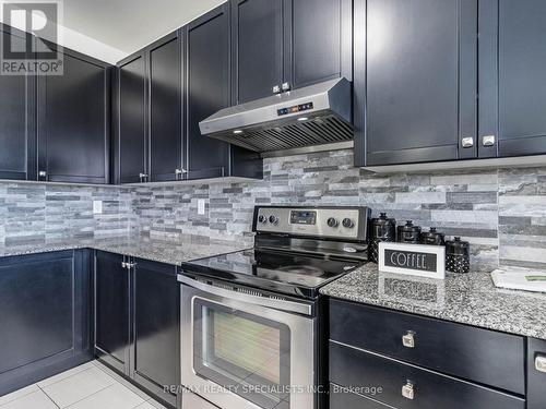 6 Divinity Circle, Brampton (Northwest Brampton), ON - Indoor Photo Showing Kitchen With Stainless Steel Kitchen With Upgraded Kitchen