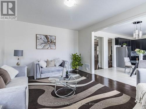 6 Divinity Circle, Brampton (Northwest Brampton), ON - Indoor Photo Showing Living Room