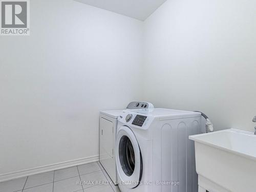 6 Divinity Circle, Brampton (Northwest Brampton), ON - Indoor Photo Showing Laundry Room