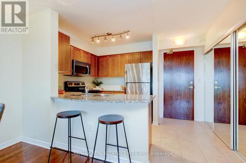 317 - 55 Via Rosedale, Brampton (Sandringham-Wellington), ON - Indoor Photo Showing Kitchen