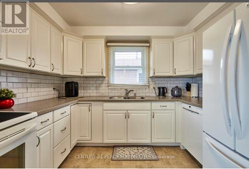 363 New Gate Avenue, Oshawa, ON - Indoor Photo Showing Kitchen With Double Sink