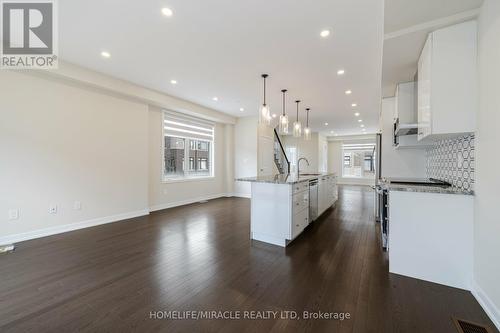 1676 Hidden Valley Glen E, Pickering (Duffin Heights), ON - Indoor Photo Showing Kitchen With Upgraded Kitchen