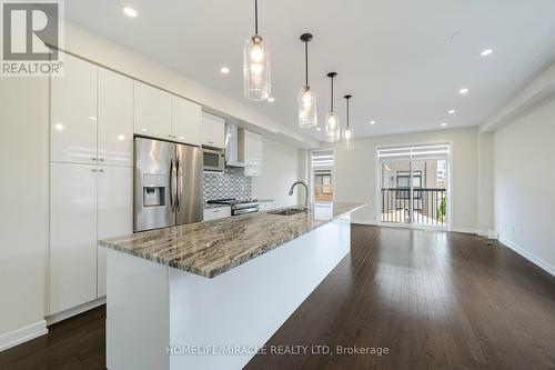 1676 Hidden Valley Glen E, Pickering (Duffin Heights), ON - Indoor Photo Showing Kitchen With Upgraded Kitchen