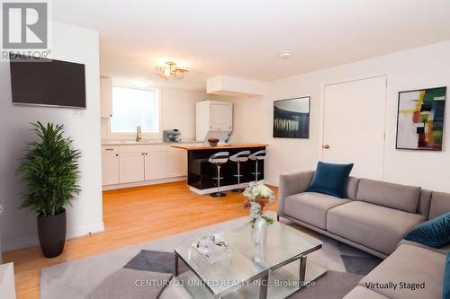 186 Westcott Street, Peterborough (Downtown), ON - Indoor Photo Showing Living Room