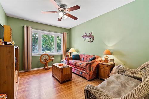 441 Scott Street, St. Catharines, ON - Indoor Photo Showing Living Room