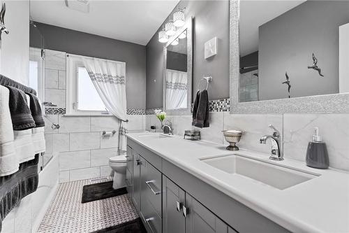 441 Scott Street, St. Catharines, ON - Indoor Photo Showing Bathroom